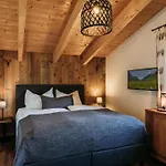 Golden Geier Apartment *